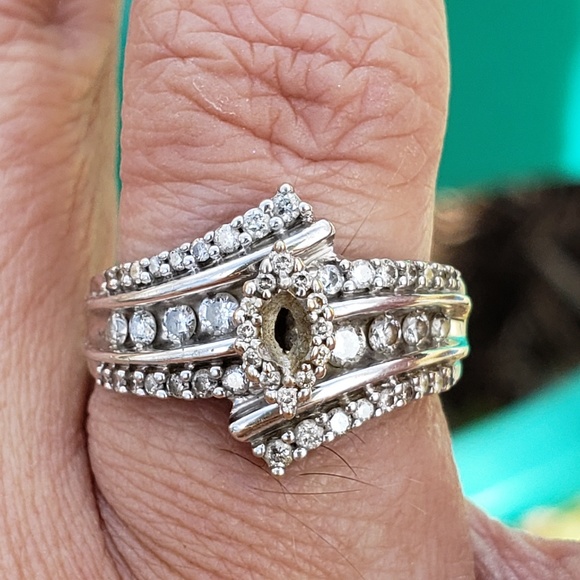 🆕️💝TRADED💝Keepsake Genuine Diamond Ring🆕️ - Picture 2 of 8
